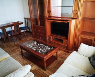 Living room of Flat to rent in Vigo   with Heating, Parquet flooring and Furnished