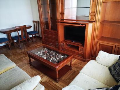 Living room of Flat to rent in Vigo   with Heating, Parquet flooring and Furnished