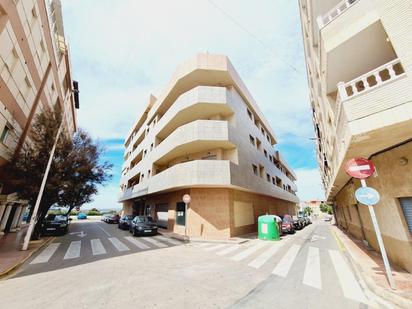 Vista exterior de Pis en venda en Torrevieja amb Terrassa