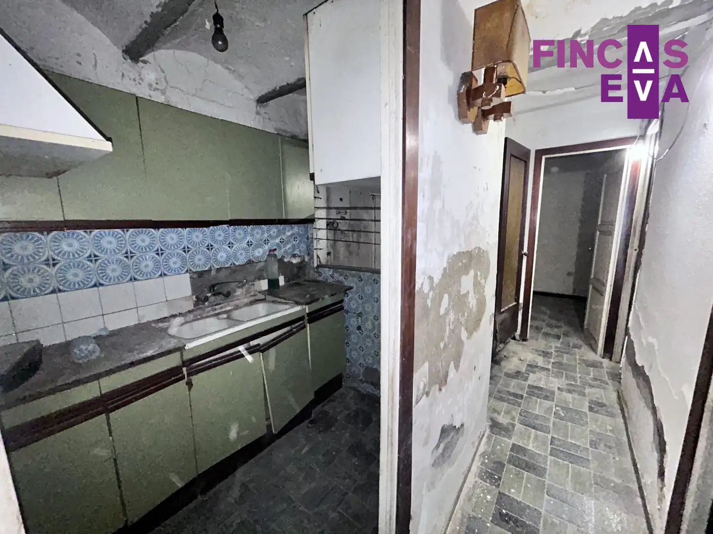 Kitchen of Flat for sale in L'Hospitalet de Llobregat