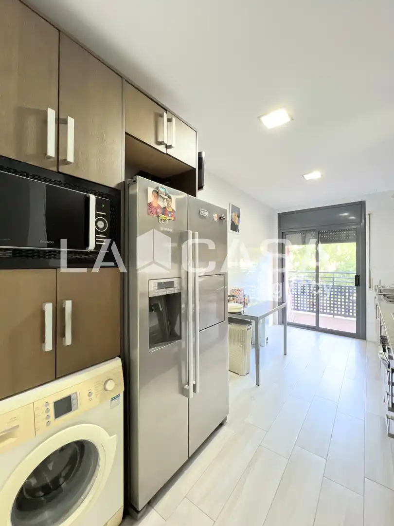 Cocina de Piso en venta en Badalona con Terraza y Balcón