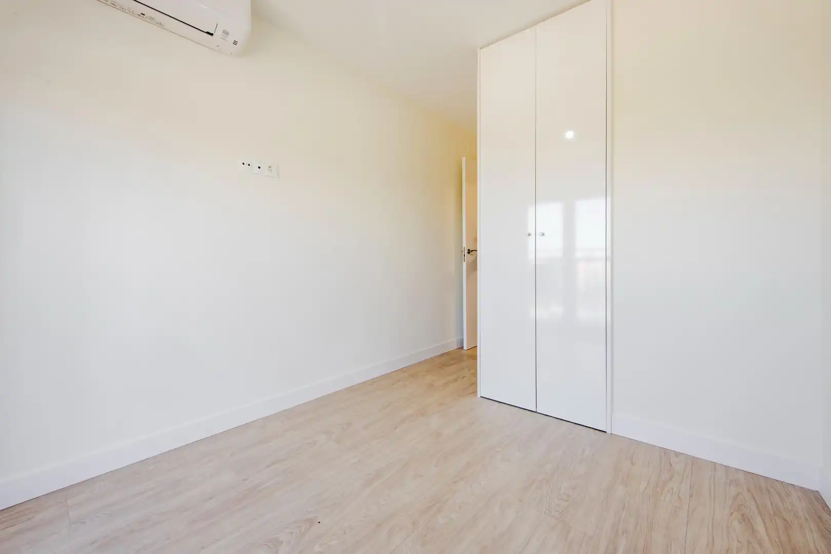 Bedroom of Flat for sale in Madrid