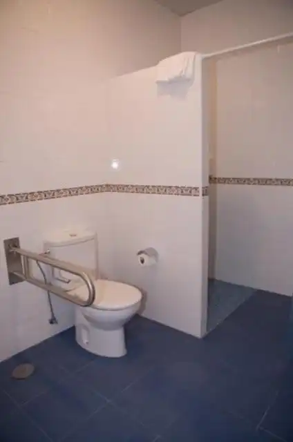 Bany de Edifici en venda en El Coronil amb Alarma