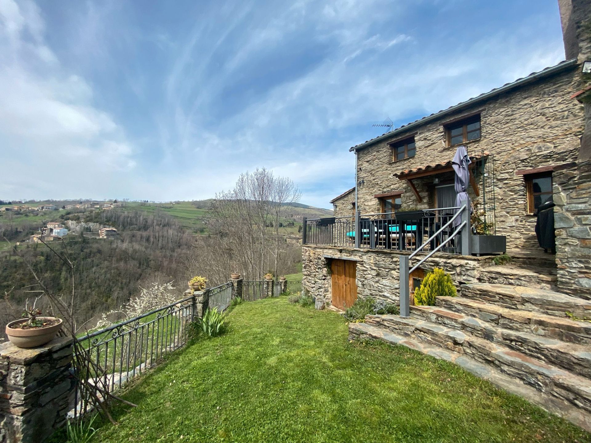 Terrassa de Casa adosada en venda en Molló amb Jardí privat, Terrassa i Moblat