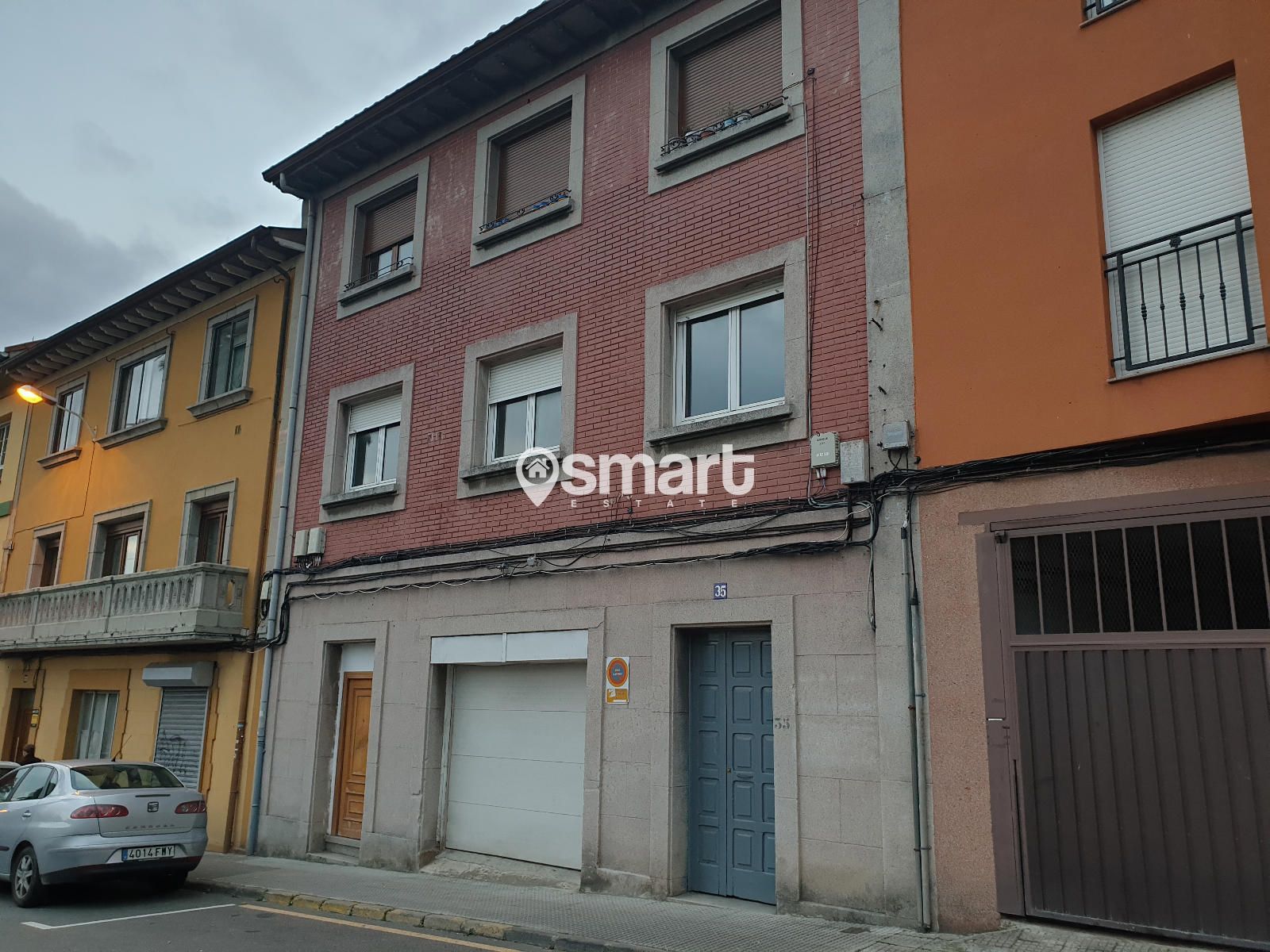 Vista exterior de Piso en venta en Avilés
