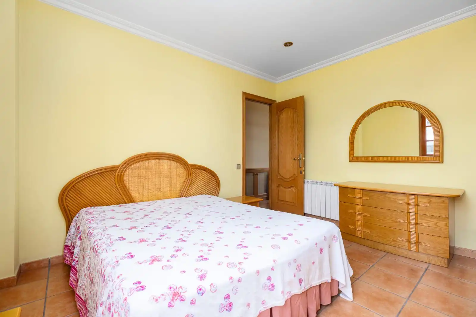 Dormitori de Casa o xalet en venda en Mataró amb Terrassa i Piscina