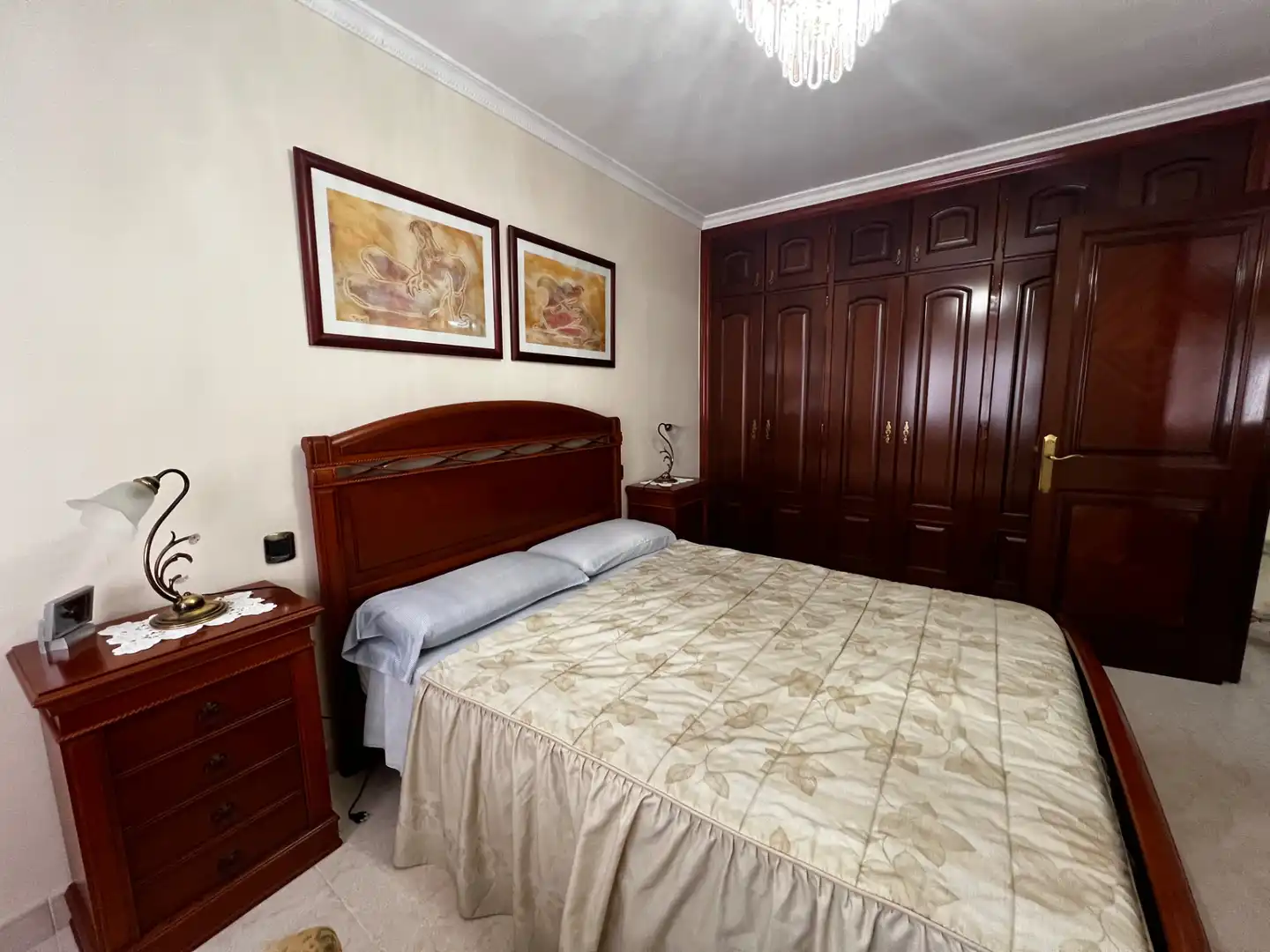 Schlafzimmer von Erdgeschoss zum Verkauf in Canet de Mar mit Klimaanlage, Heizung und Ofen