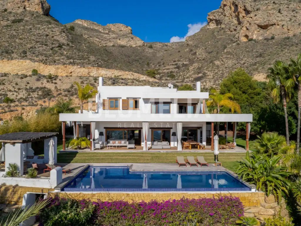 House with pool for sale in Calle Praga, imagen 2