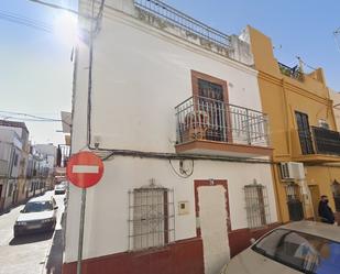 Exterior view of Single-family semi-detached for sale in  Sevilla Capital