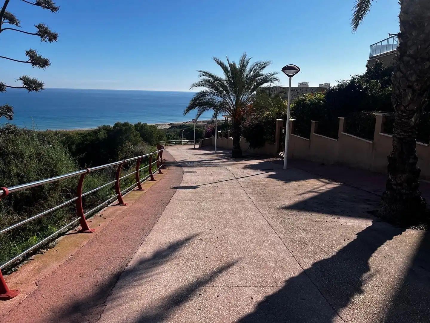 Außenansicht von Wohnungen zur Miete in Elche / Elx mit Klimaanlage, Heizung und Terrasse