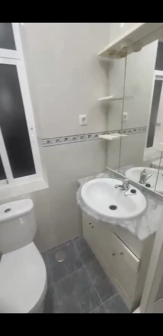 Badezimmer von Wohnung zum Verkauf in Arteixo mit Möbliert, Ofen und Waschmaschine