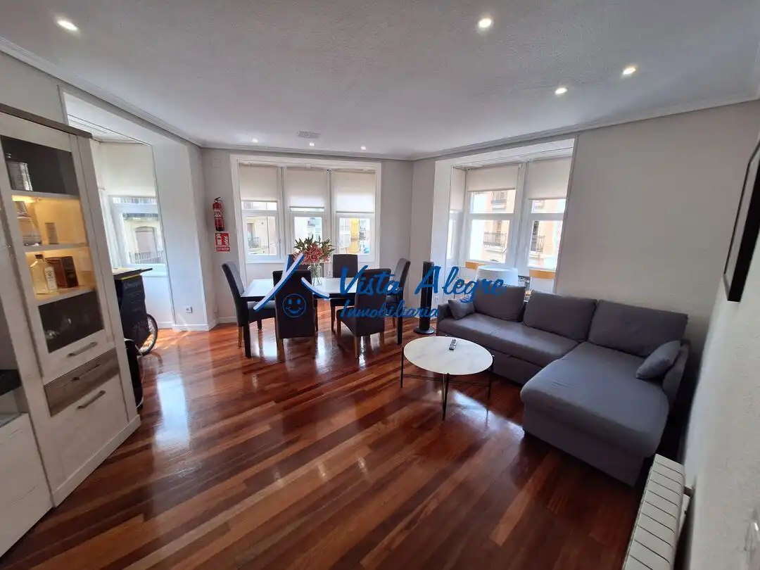 Sala de estar de Apartamento en venta en Haro con Calefacción, Terraza y Amueblado