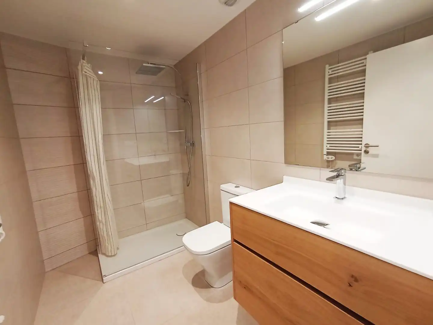 Bathroom of Flat for rent in Terrassa  with Air Conditioner, Heating and Terrace