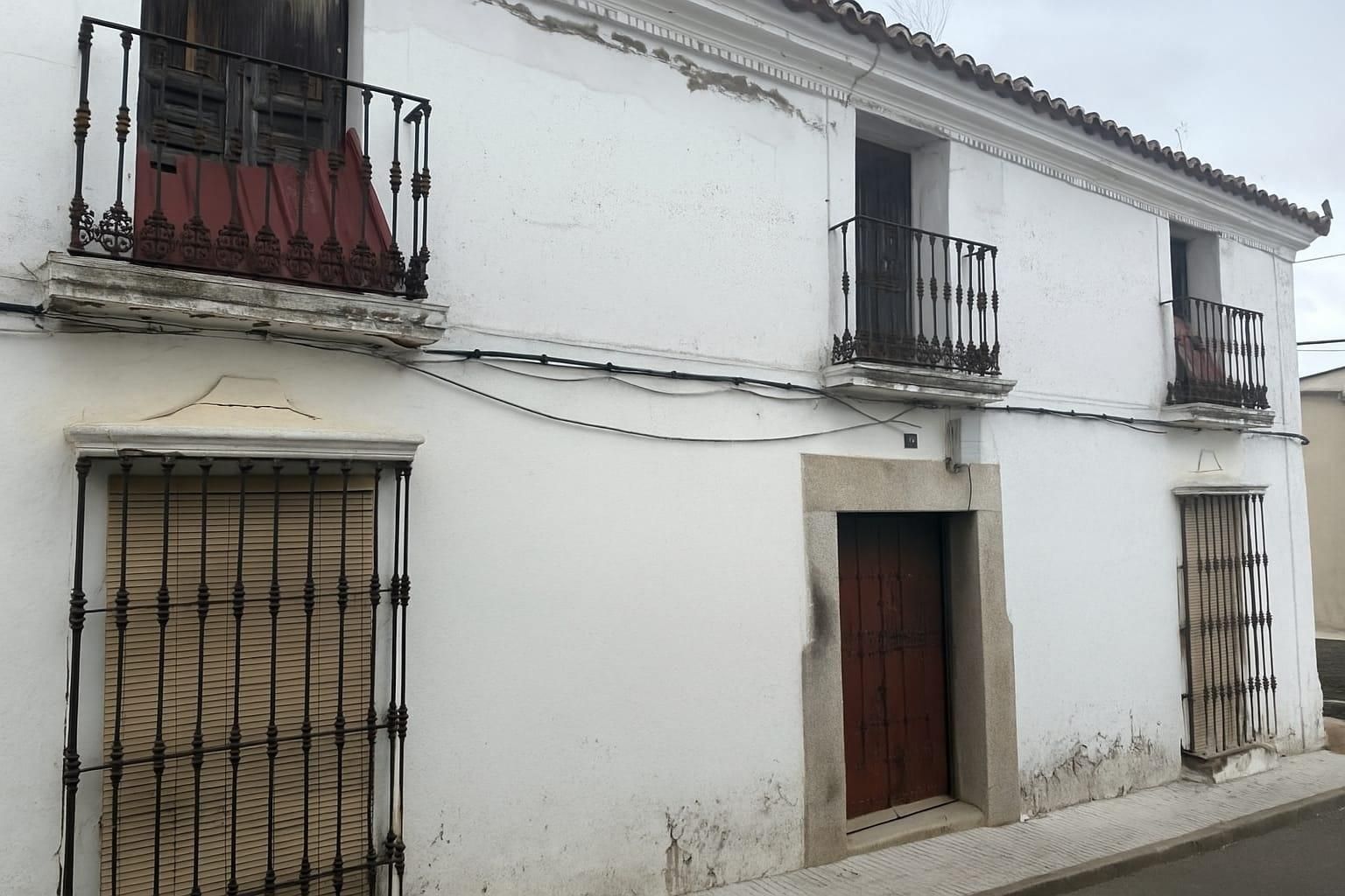Vista exterior de Casa o xalet en venda en Mirandilla amb Terrassa