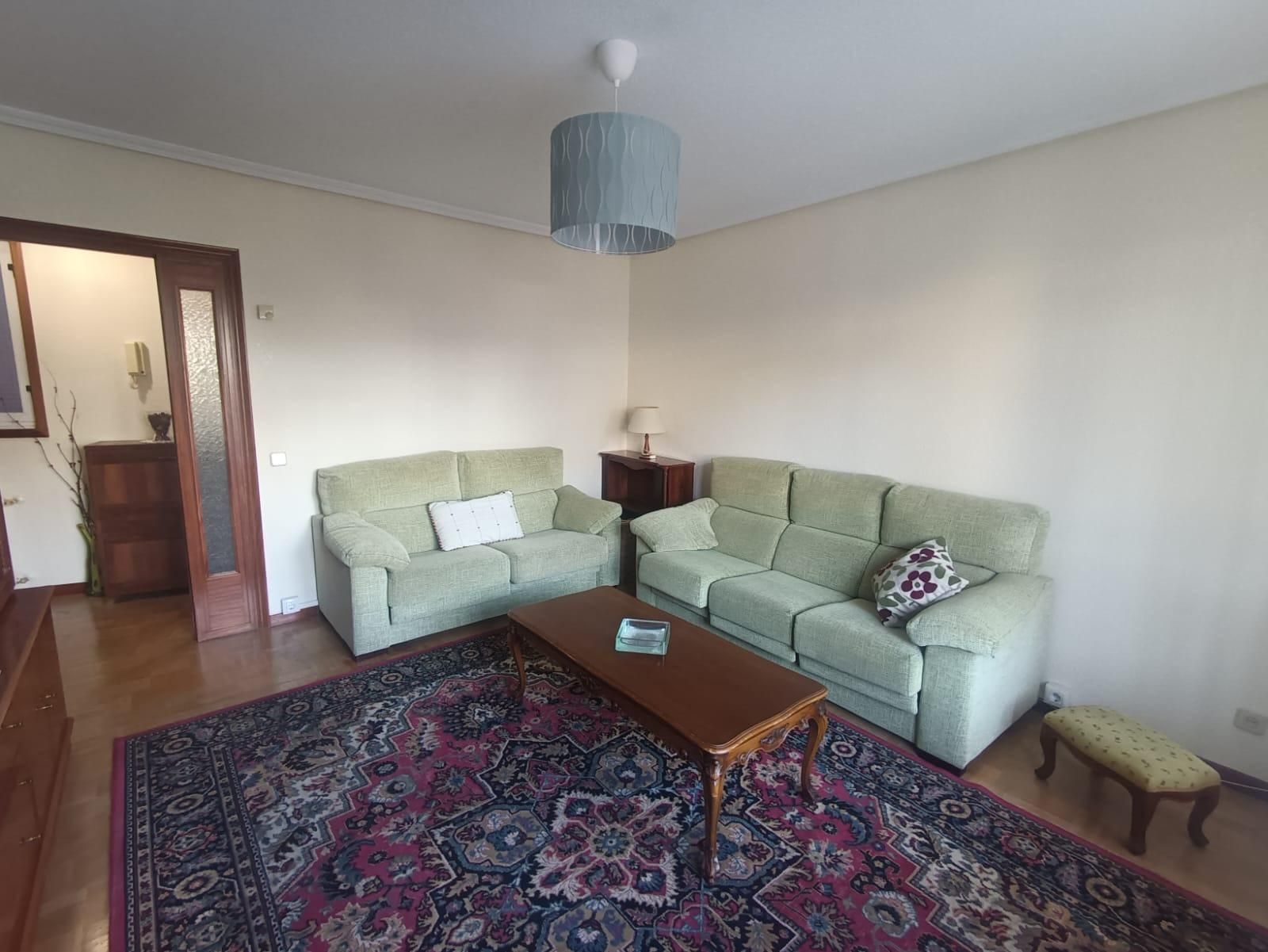 Living room of Flat for rent in Oviedo   with Heating, Parquet flooring and Furnished