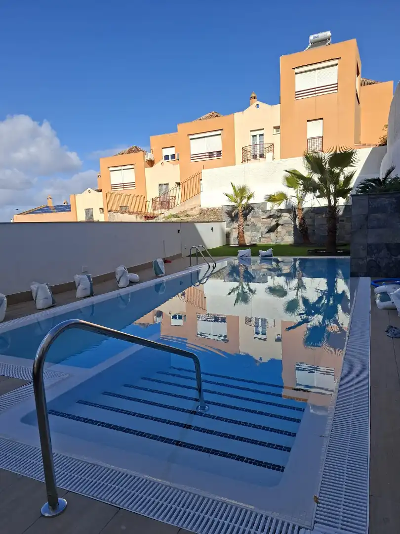 Piscina de Casa adosada de lloguer en Granada amb Aire condicionat, Calefacció i Parquet