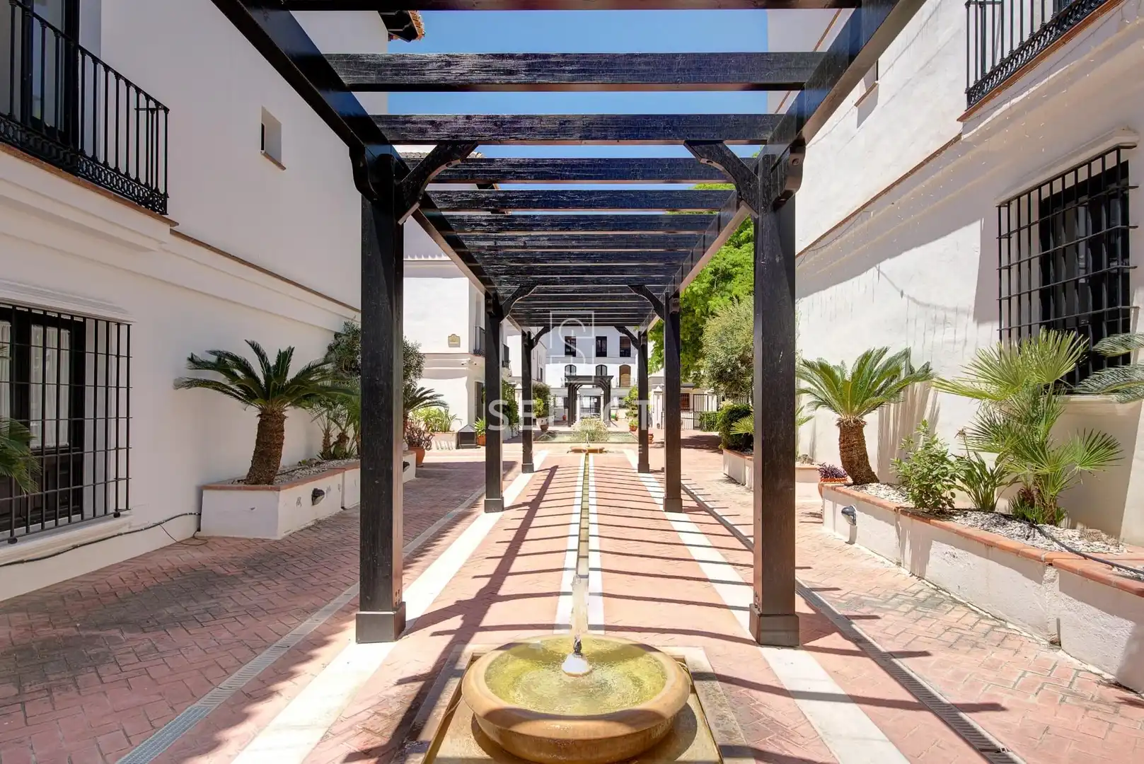 Außenansicht von Wohnungen zum Verkauf in Vélez de Benaudalla mit Klimaanlage, Privatgarten und Terrasse
