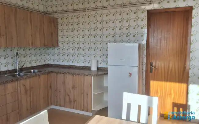 Cocina de Piso de alquiler en Astorga con Calefacción, Terraza y Amueblado