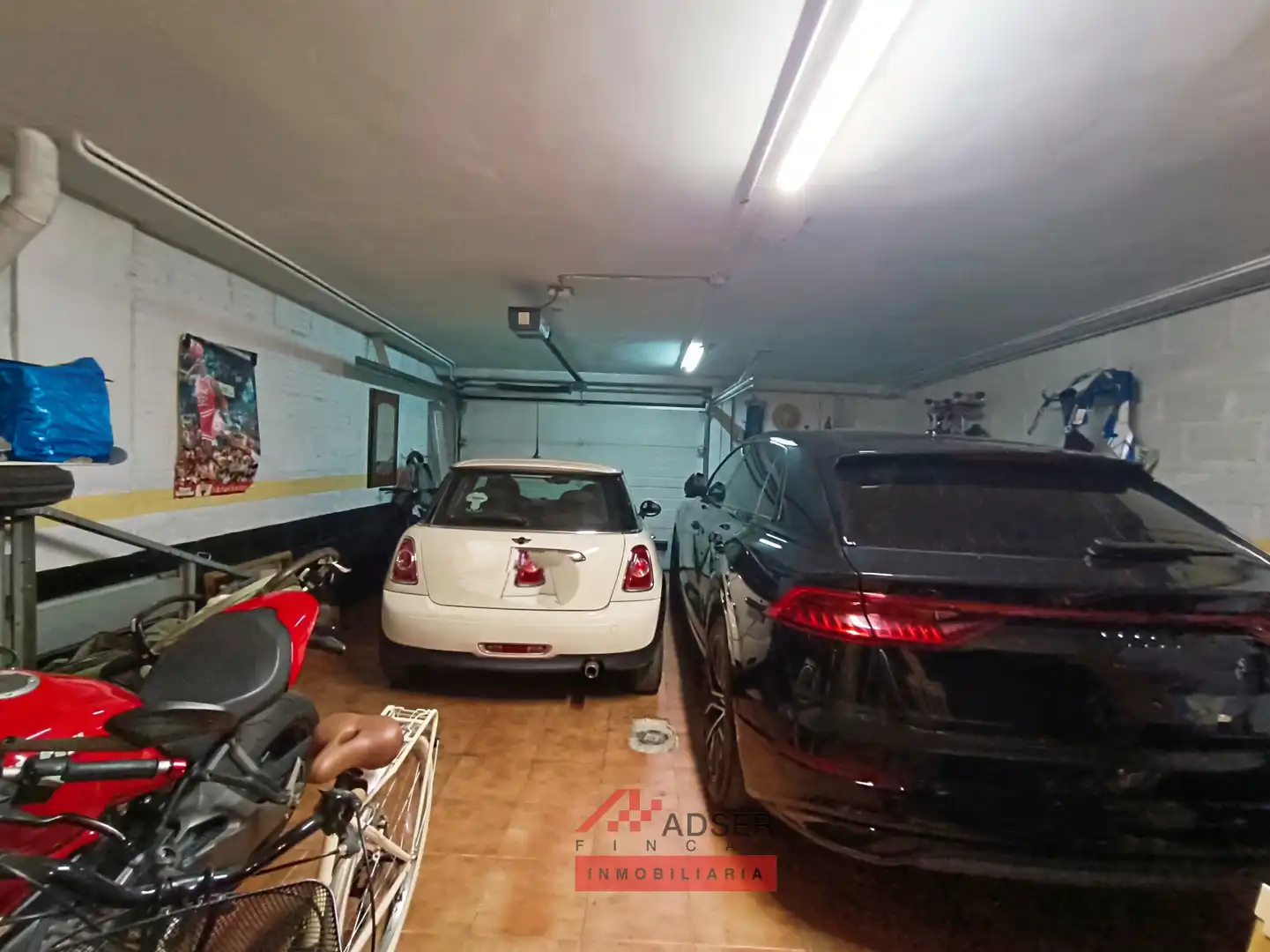 Aparcament de Casa adosada en venda en Lardero amb Aire condicionat, Calefacció i Jardí privat
