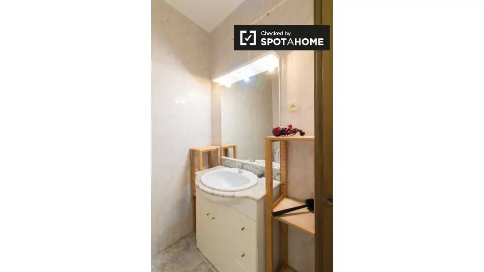 Baño de Piso de alquiler en Barcelona con Aire acondicionado, Calefacción y Amueblado