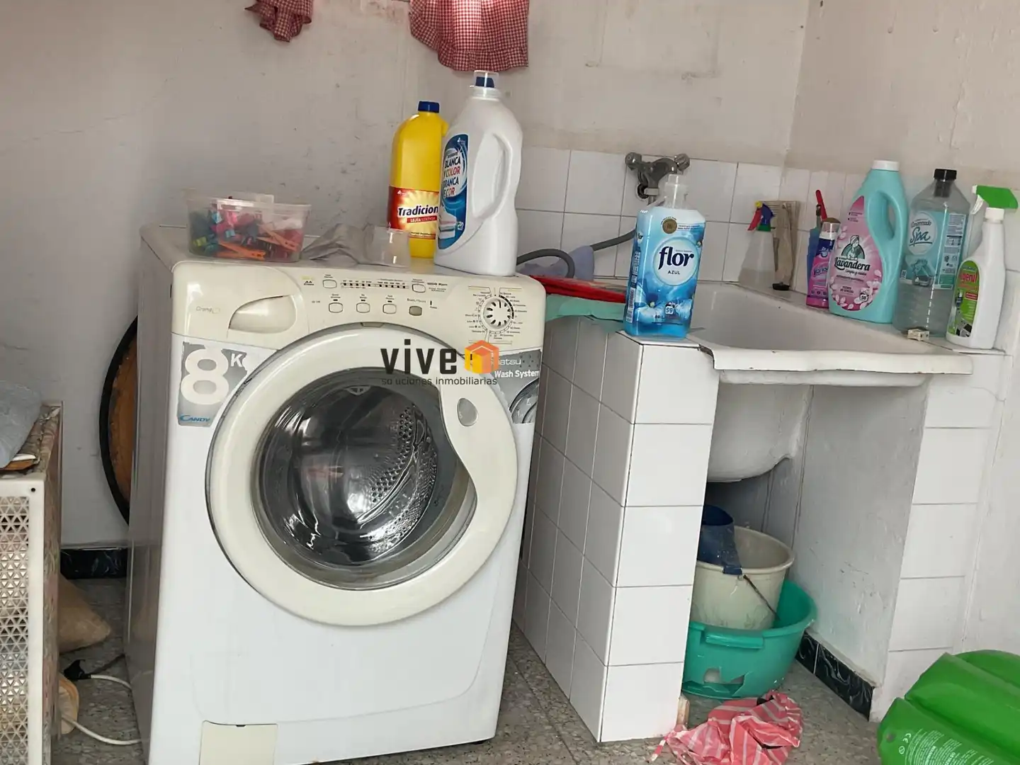 Bathroom of Flat for sale in Sevilla  with Air Conditioner, Heating and Terrace