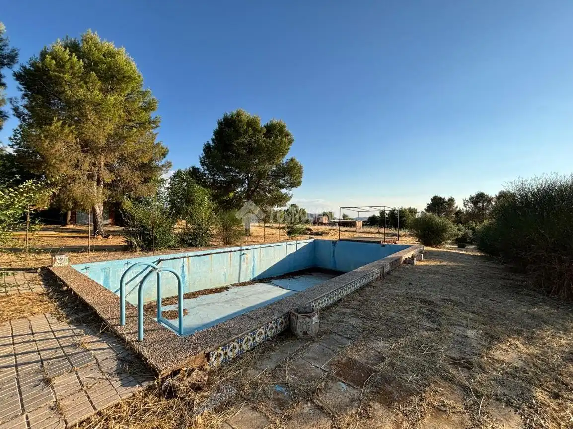 Piscina de Finca rústica en venda en Argamasilla de Calatrava amb Calefacció