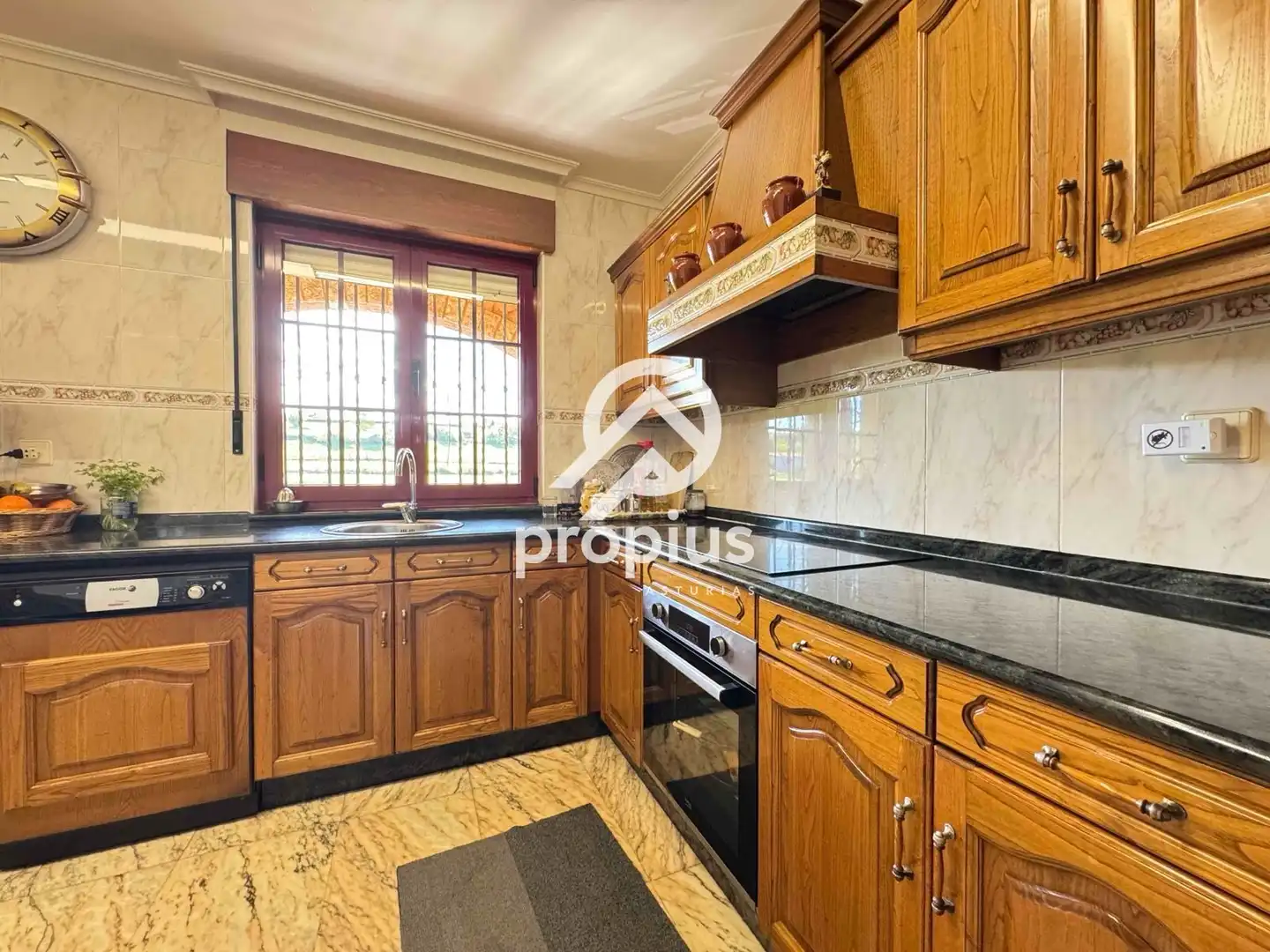 Cocina de Casa o chalet en venta en Avilés con Calefacción, Jardín privado y Parquet