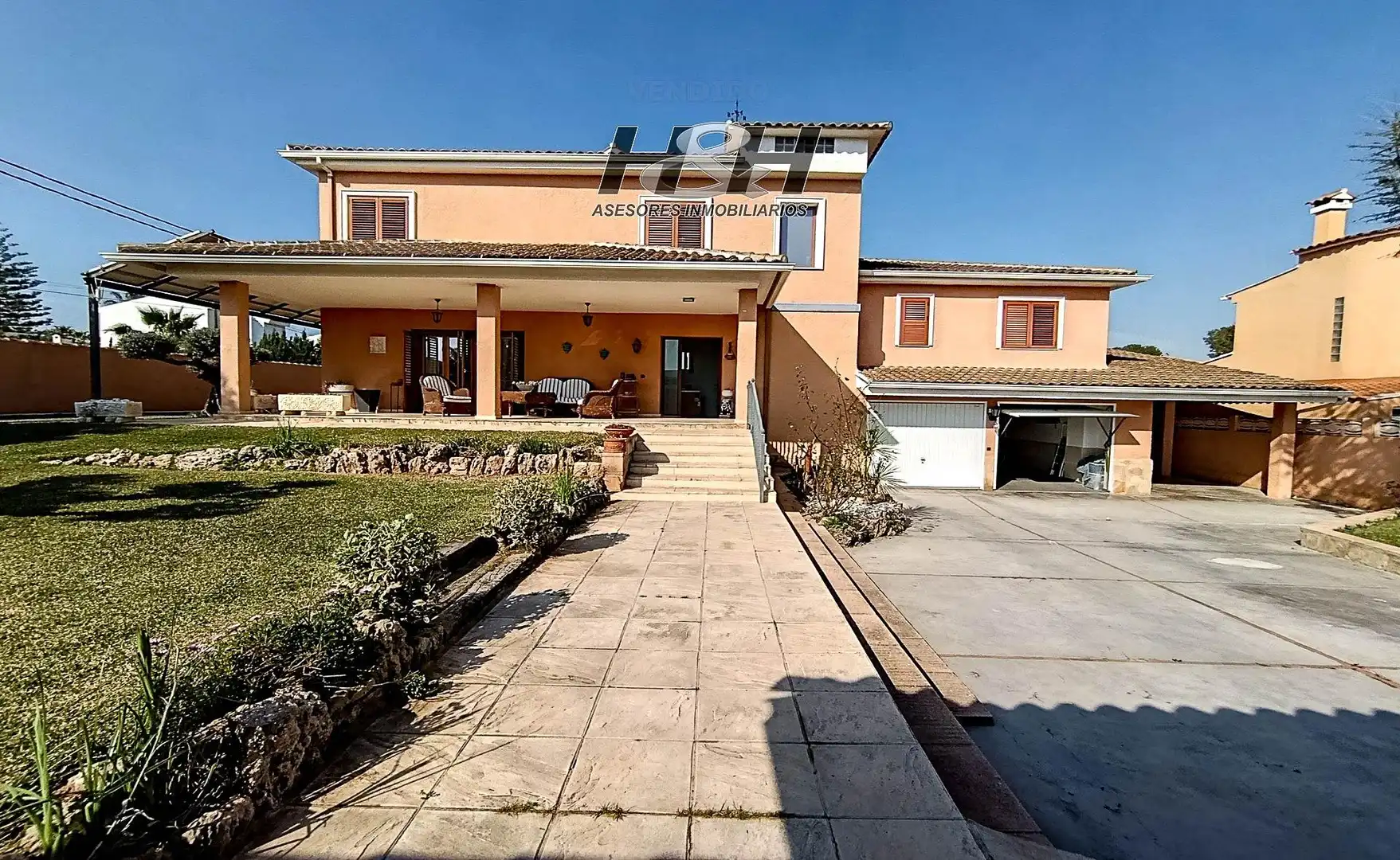 Vista exterior de Casa o xalet en venda en Riba-roja de Túria amb Aire condicionat, Calefacció i Jardí privat