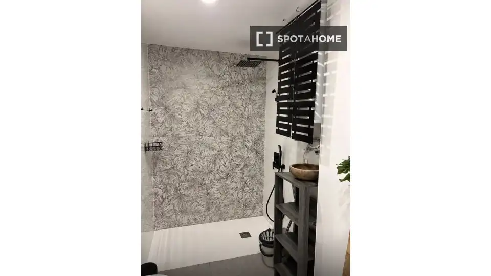 Baño de Piso de alquiler en Valencia con Aire acondicionado, Calefacción y Amueblado