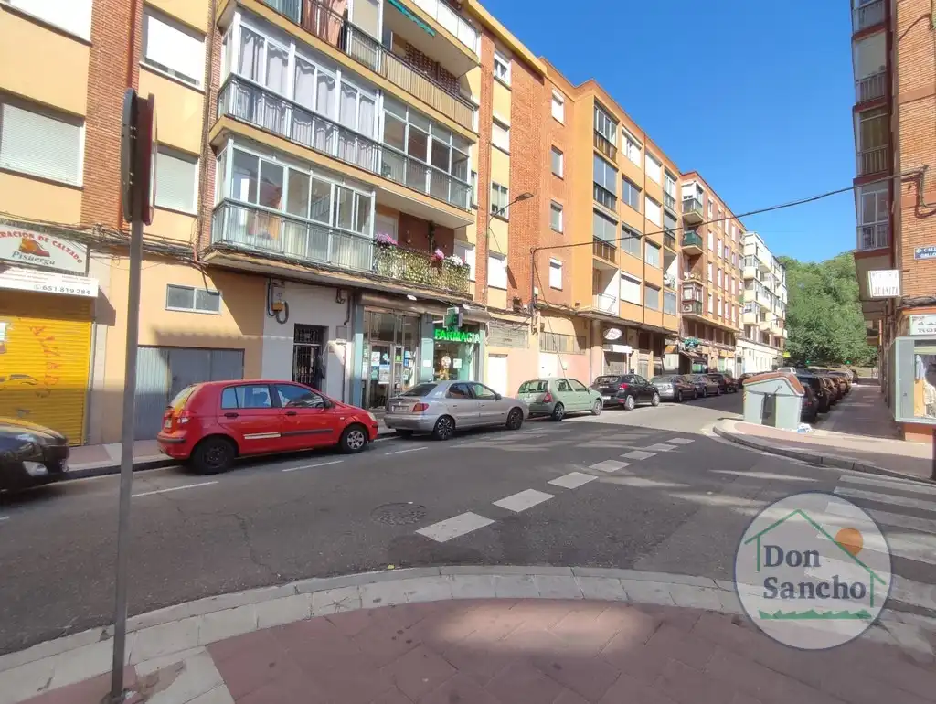 Vista exterior de Pis en venda en Valladolid amb Calefacció, Moblat i Balcó