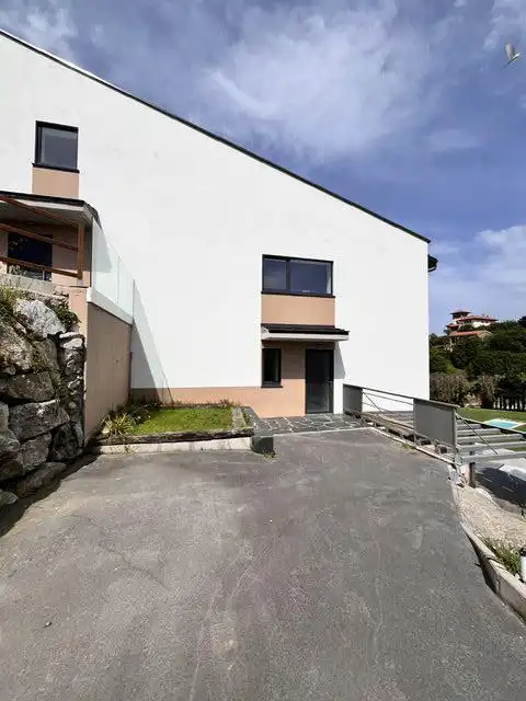 Vista exterior de Casa o xalet en venda en Gijón  amb Calefacció i Terrassa