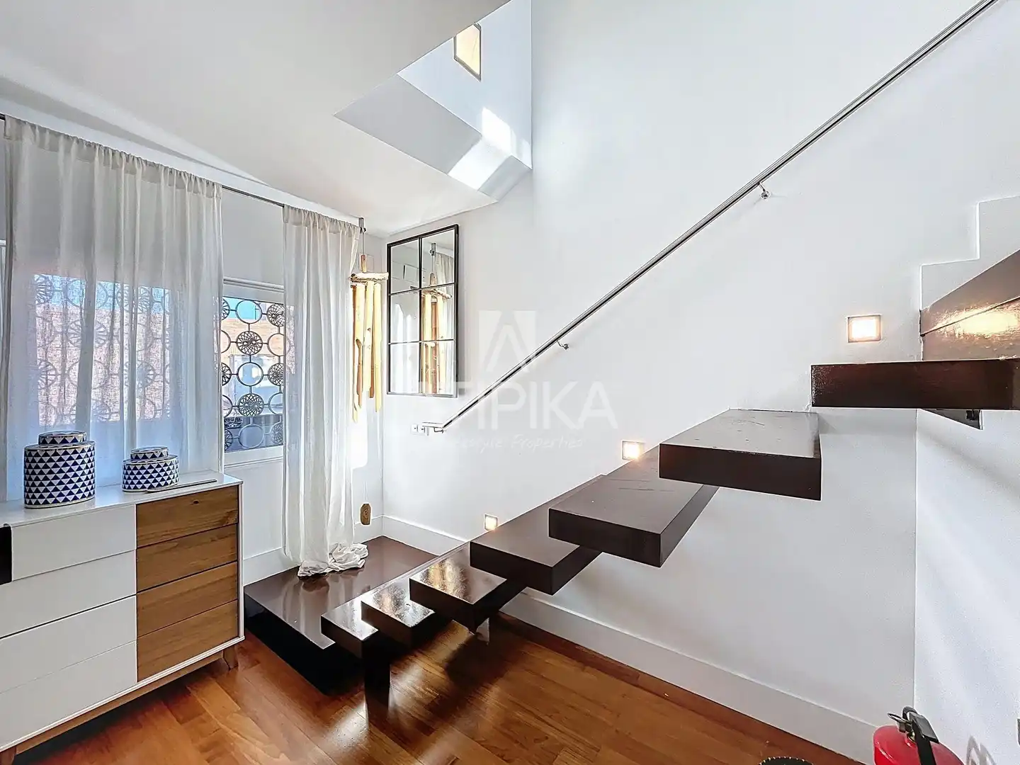 Maisonette zum Verkauf in Barcelona mit Klimaanlage, Heizung und Terrasse