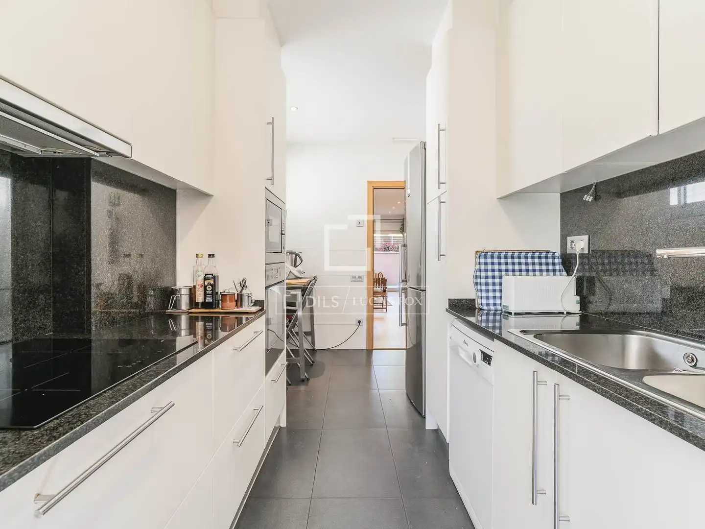Kitchen of Flat for sale in Barcelona  with Air Conditioner, Terrace and Storage room
