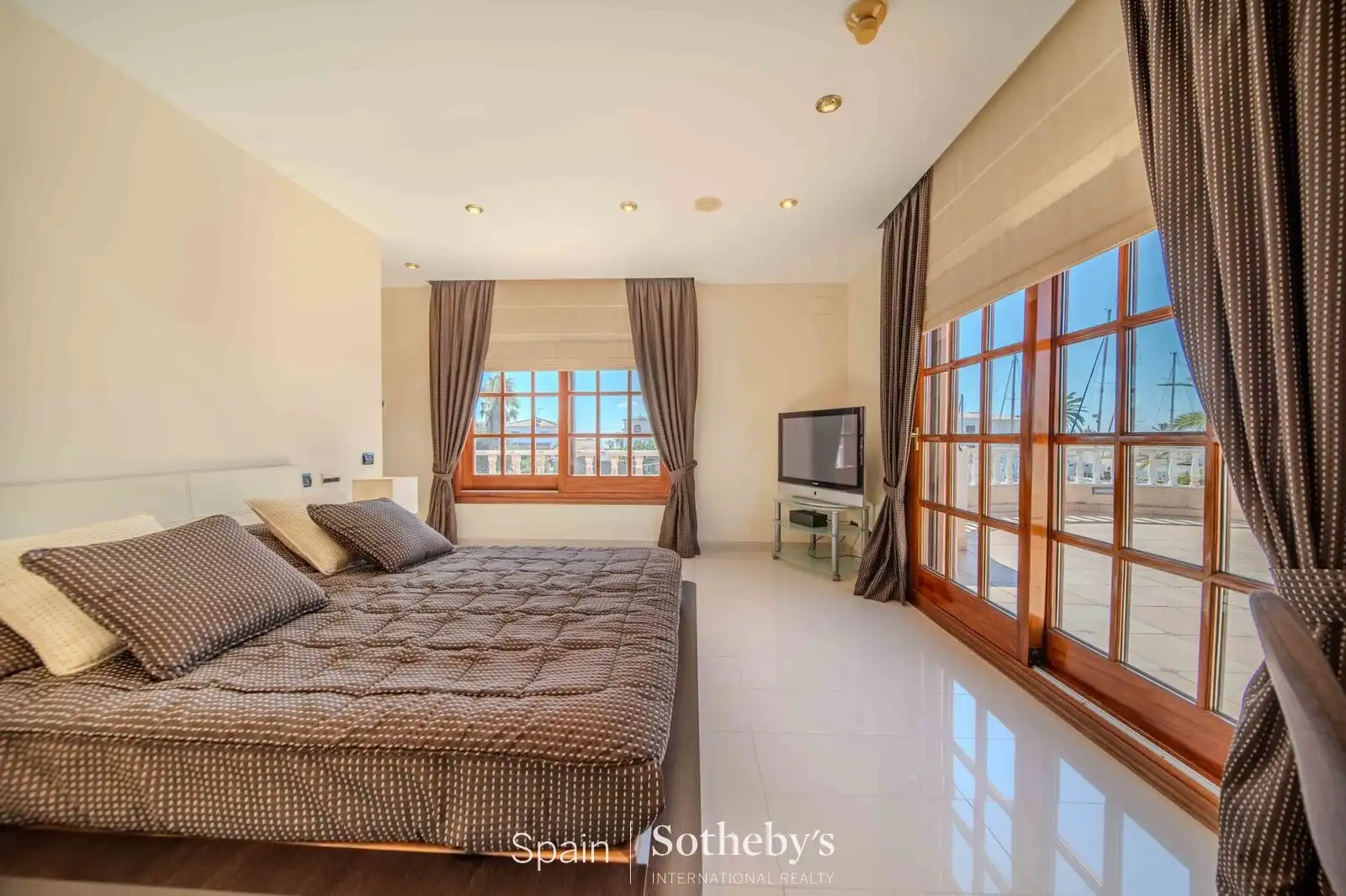 Living room of Houses for sale in Empuriabrava  with Air Conditioner, Heating and Private garden