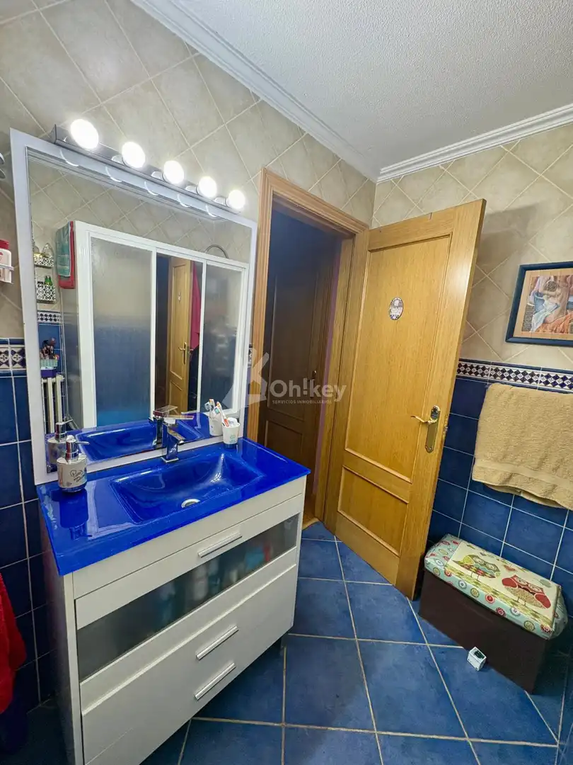 Baño de Piso en venta en Villablino con Calefacción, Trastero y Amueblado