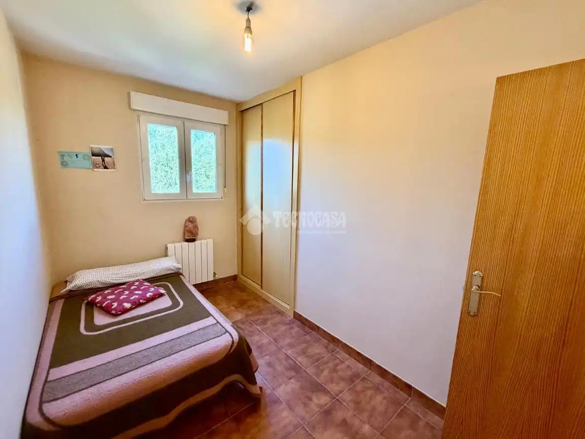 Habitación de Casa adosada en venta en Fuensaldaña con Aire acondicionado y Alarma