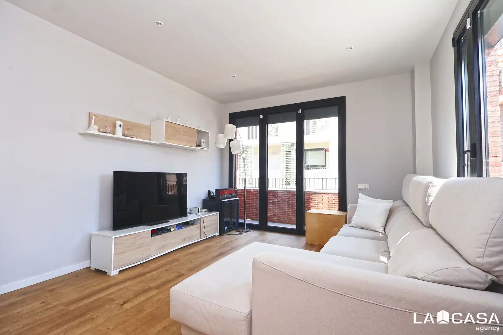 Sala d'estar de Àtic en venda en L'Hospitalet de Llobregat amb Calefacció, Terrassa i Traster