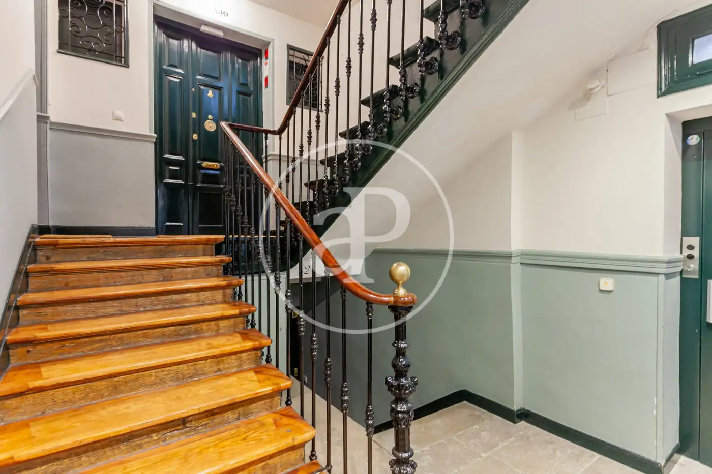Flat for sale in Madrid  with Air Conditioner, Heating and Furnished