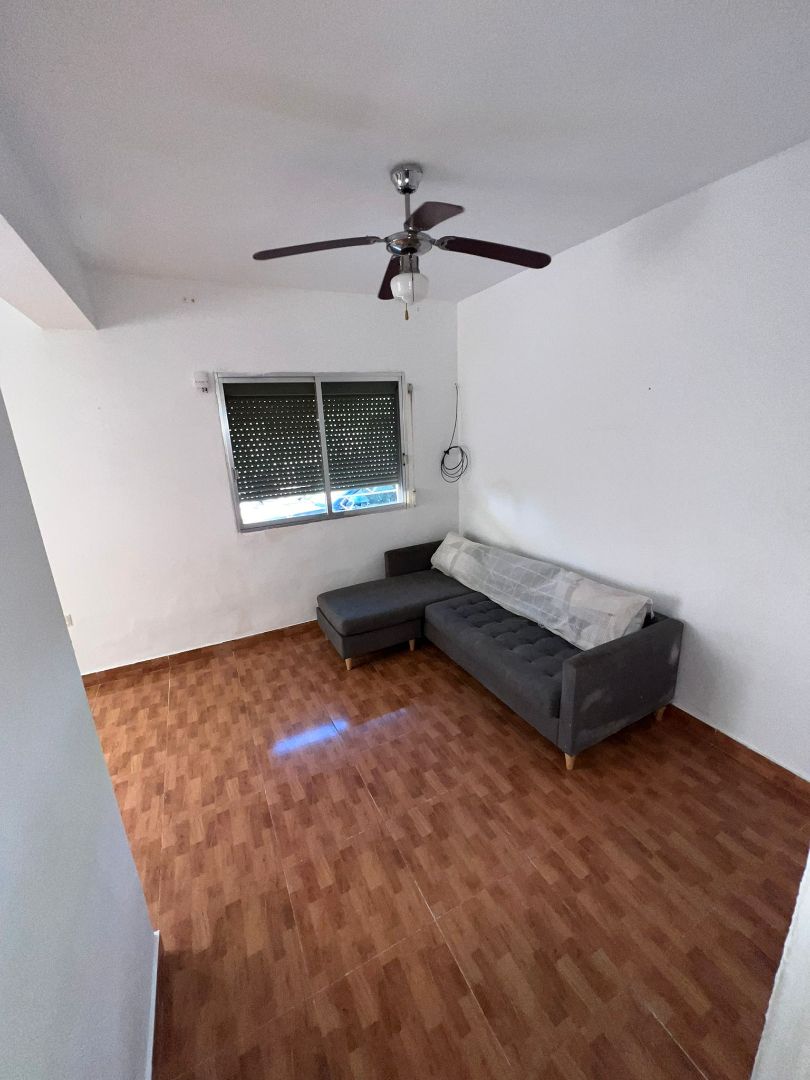 Sala de estar de Piso en venta en  Almería Capital con Amueblado