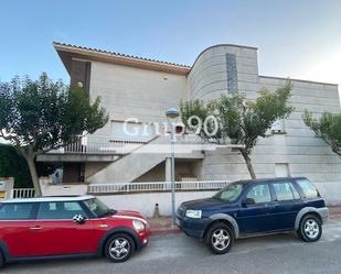 Vista exterior de Casa o xalet en venda en Santa Bàrbara amb Aire condicionat, Terrassa i Balcó