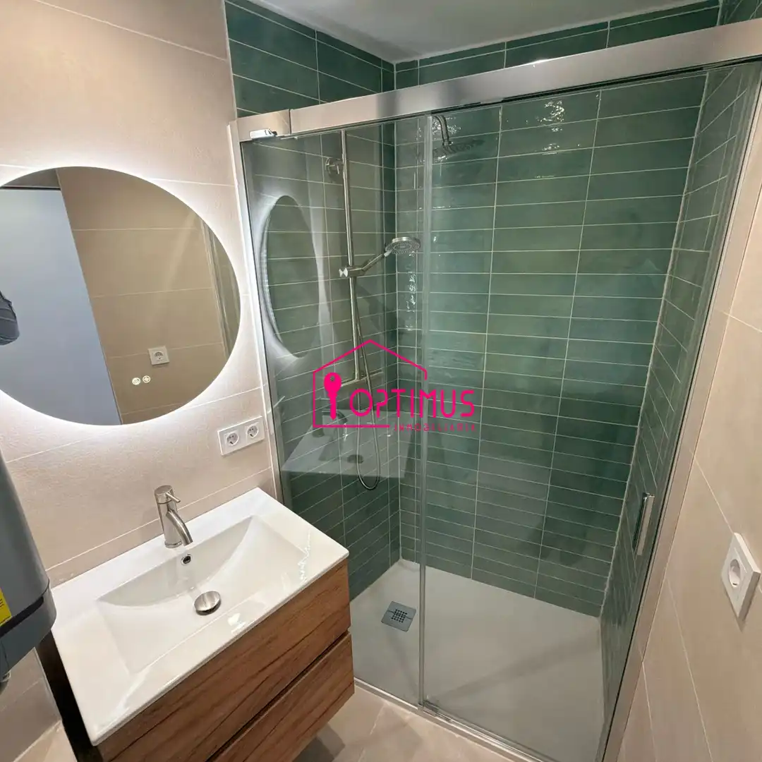 Bathroom of Apartments for sale in Valencia  with Air Conditioner, Oven and Balcony