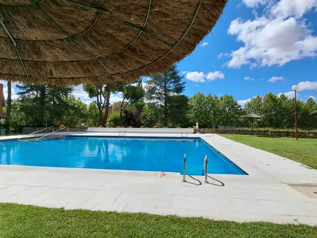 Piscina de Pis de lloguer en Majadahonda amb Aire condicionat i Piscina