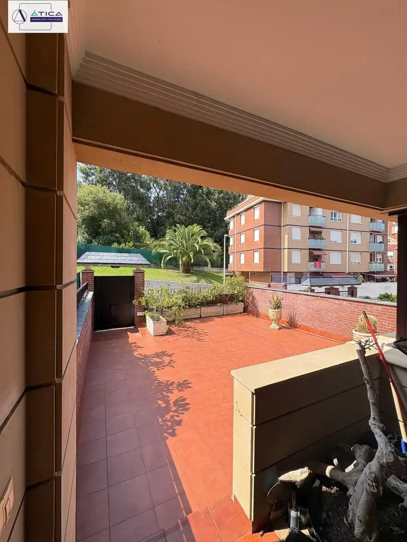 Terrassa de Casa adosada en venda en Castro-Urdiales amb Aire condicionat, Calefacció i Jardí privat