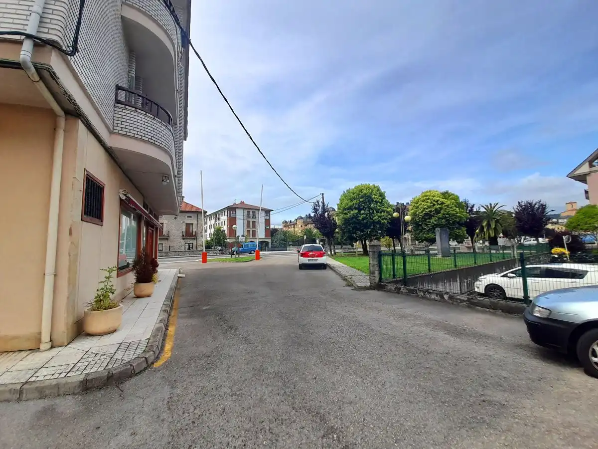 Exterior view of Commercial properties for sale in Bárcena de Cicero