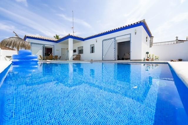 Swimming pool of House or chalet to rent in Chiclana de la Frontera  with Air Conditioner, Terrace and Storage room
