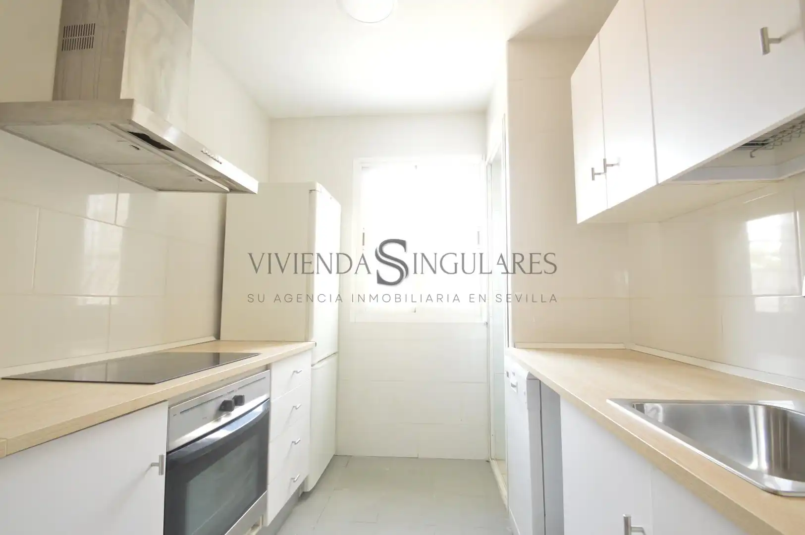 Cocina de Piso en venta en Sevilla con Aire acondicionado, Terraza y Piscina comunitaria