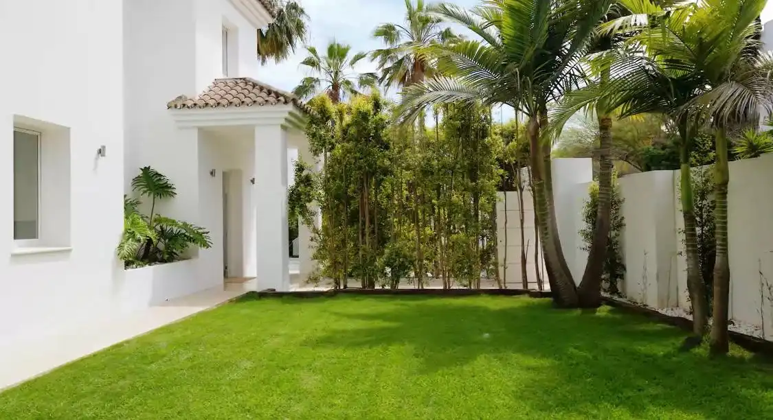 Casa o xalet de lloguer a Guadalmina Baja