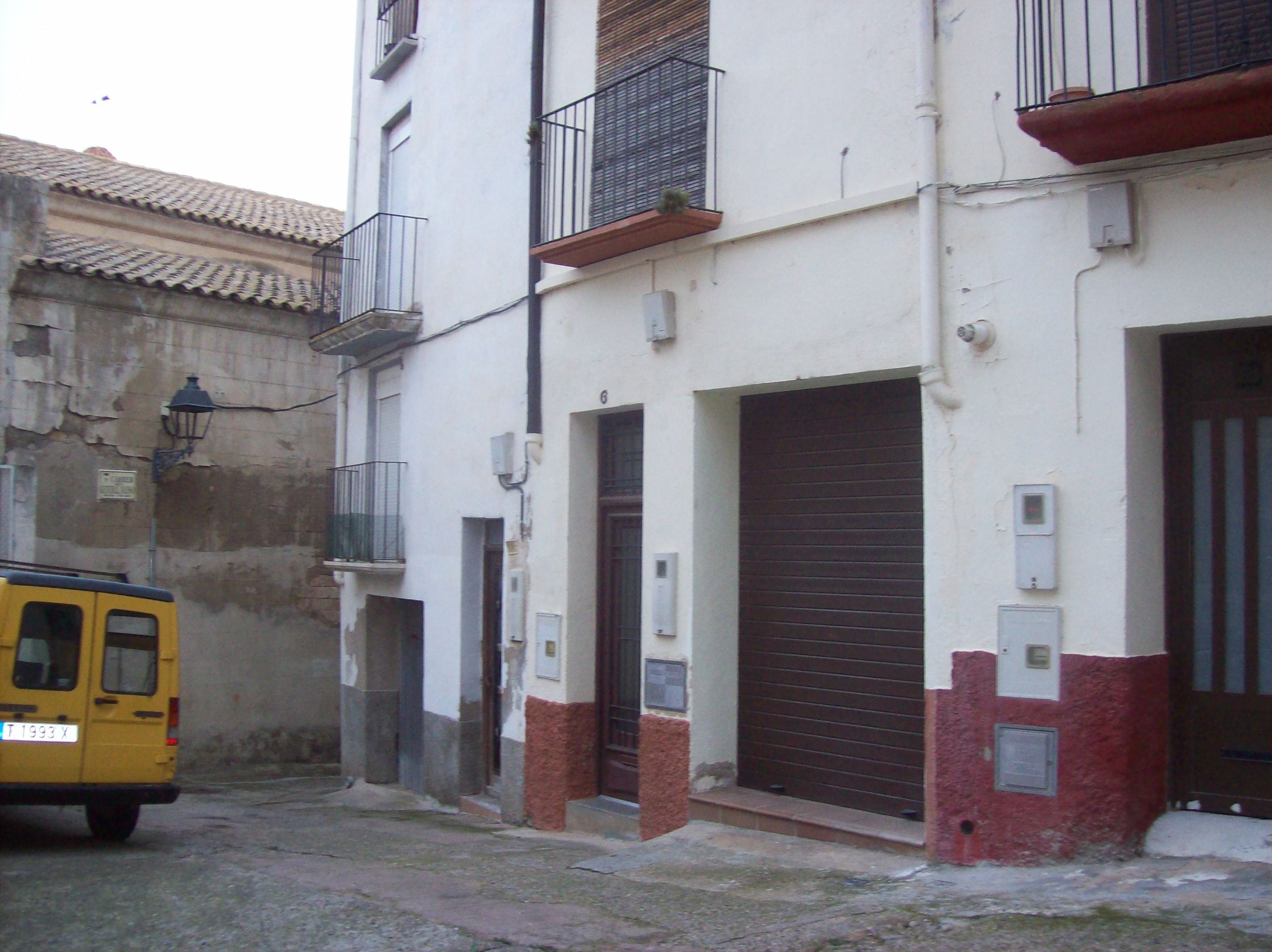 Exterior view of Single-family semi-detached for sale in Móra d'Ebre
