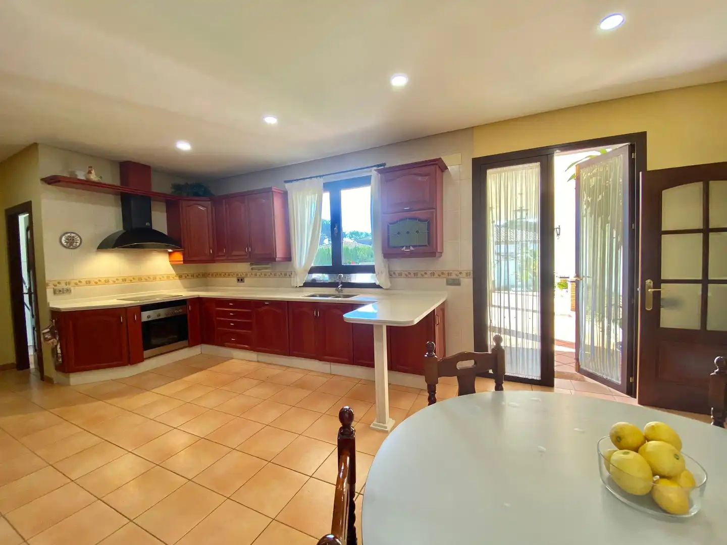 Cocina de Casa o chalet en venta en Alcalá de Guadaira con Jardín privado y Piscina