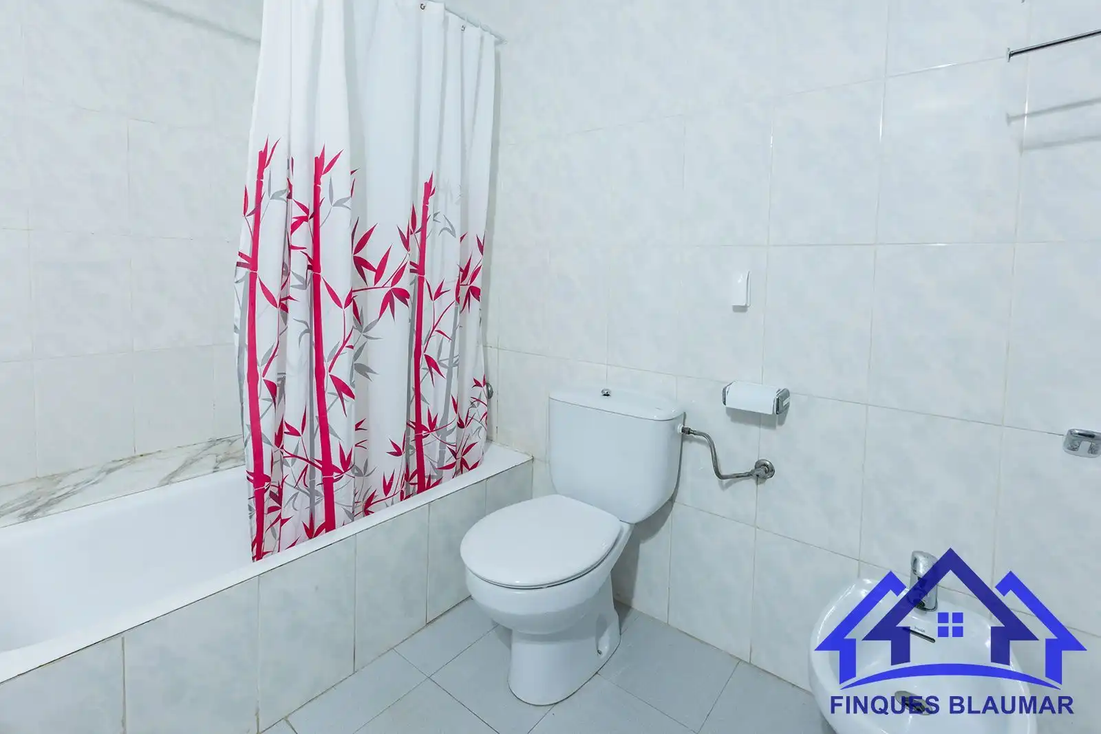 Baño de Piso en venta en Pineda de Mar con Terraza